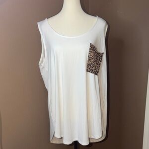 Zenana Outfitters White tank top with cheetah print pocket size 1X